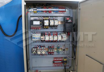 電控箱.jpg 電控箱.jpg