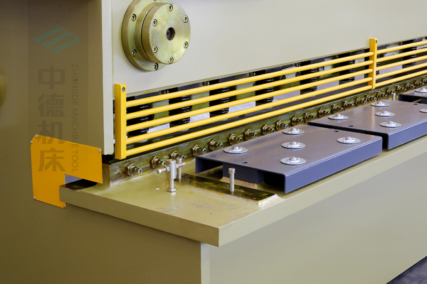 ZDG-632滾珠前托料及穿透型防護欄.jpg ZDG-632滾珠前托料及穿透型防護欄.jpg