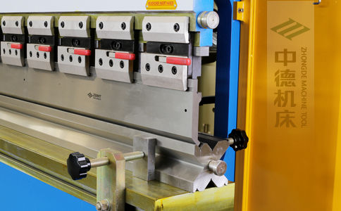 ZDPK-20032-標(biāo)配高精度模具快夾,換模速度快5倍.jpg ZDPK-20032-標(biāo)配高精度模具快夾,換模速度快5倍.jpg